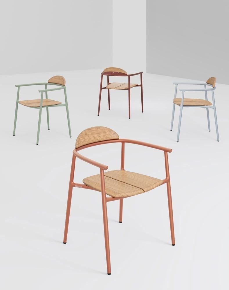 3D rendered image of modern chairs showcasing realistic product rendering and 3D product visualization